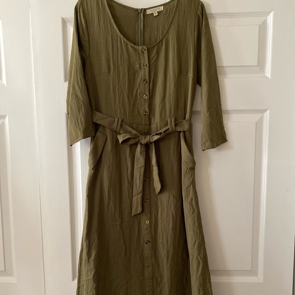 🎉 SOLD LOCALLY🎉 Olive green midi dress - Picture 1 of 5
